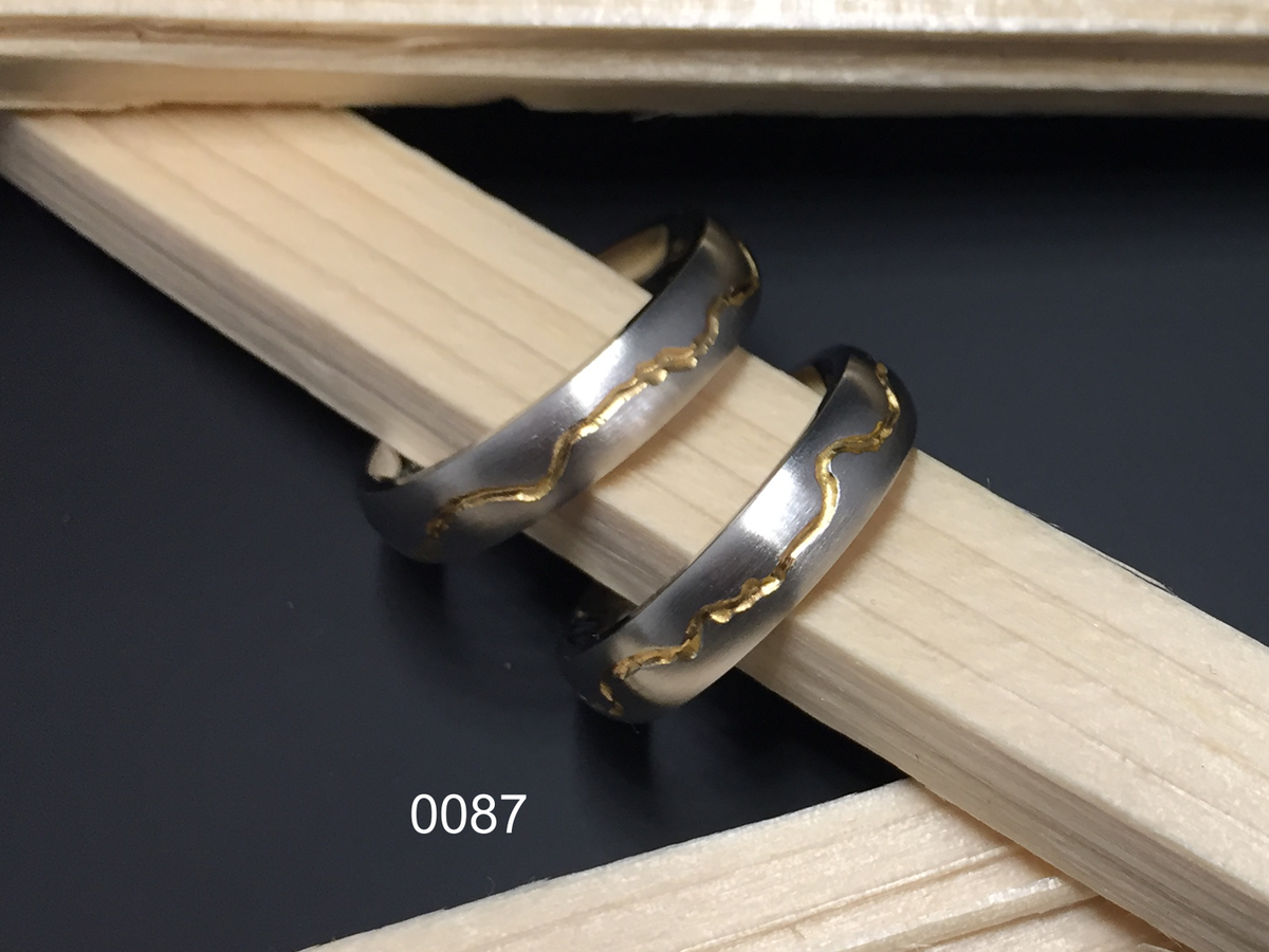 Trauringe aus dem Goldschmiedeatelier Wipf in Wil, Weissgold mit eingeschmolzenem Gelbgold.