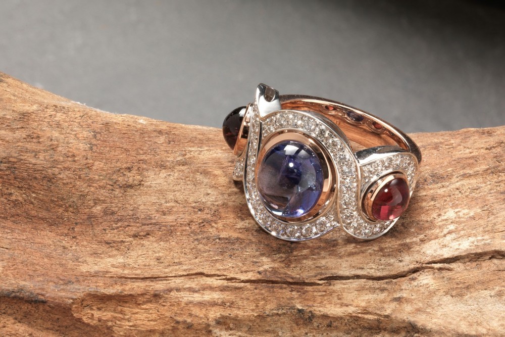 Ring mit Tansanit und Turmalin. Handgefertigt in der Goldschmiede Wipf