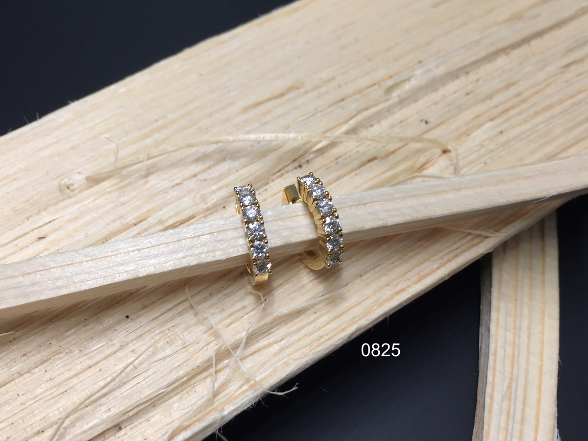 Creolen in 0750 Gelbgold mit Brillanten, handgefertigt in der Goldschmiede Wipf in Wil.